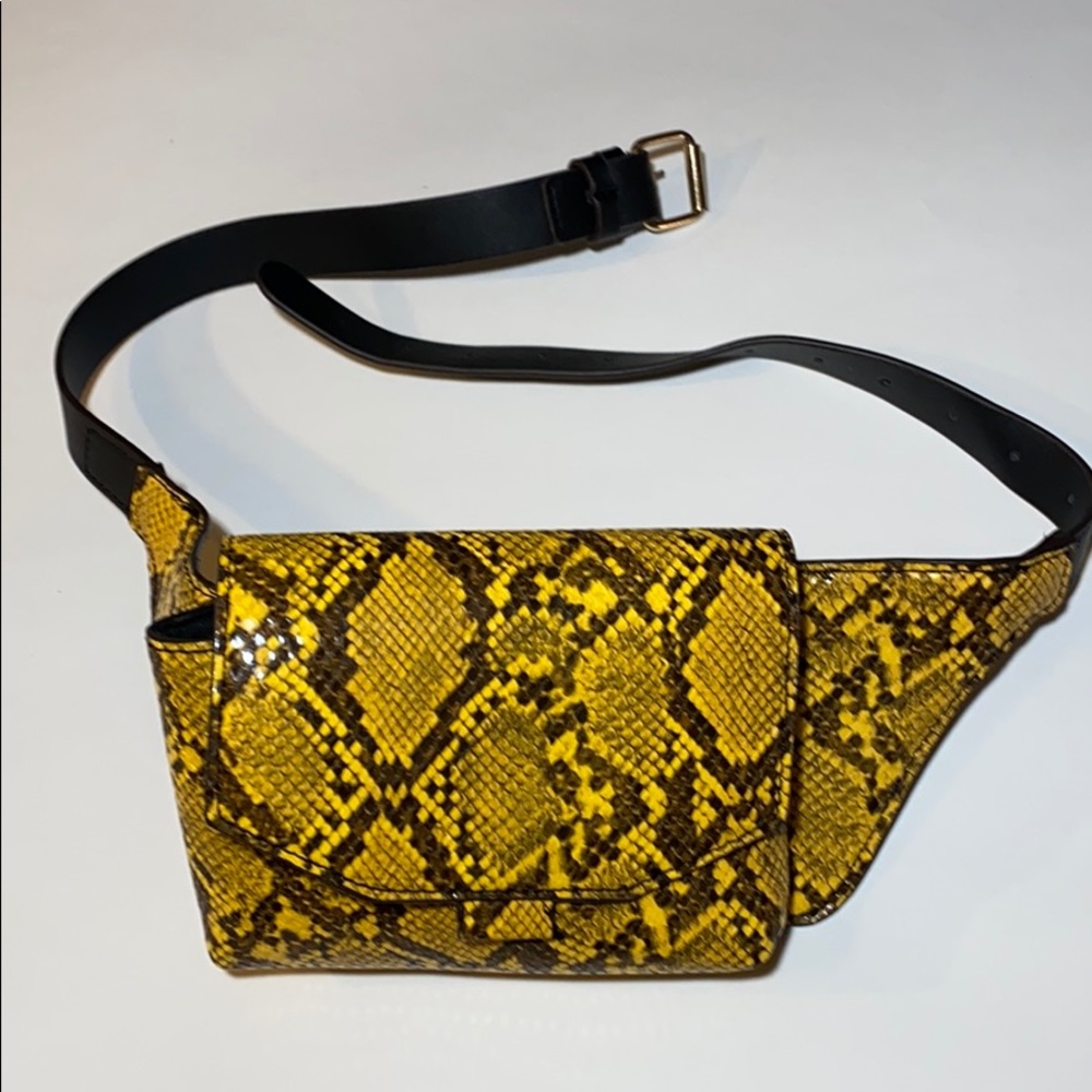 Snake print fanny pack. Mango. Like new
